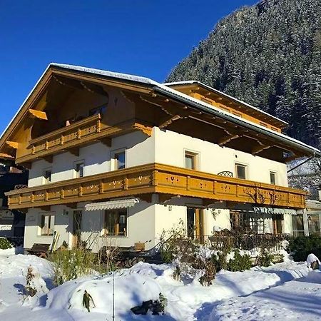 Gaestehaus Elisabeth Bed & Breakfast Mayrhofen Exterior foto